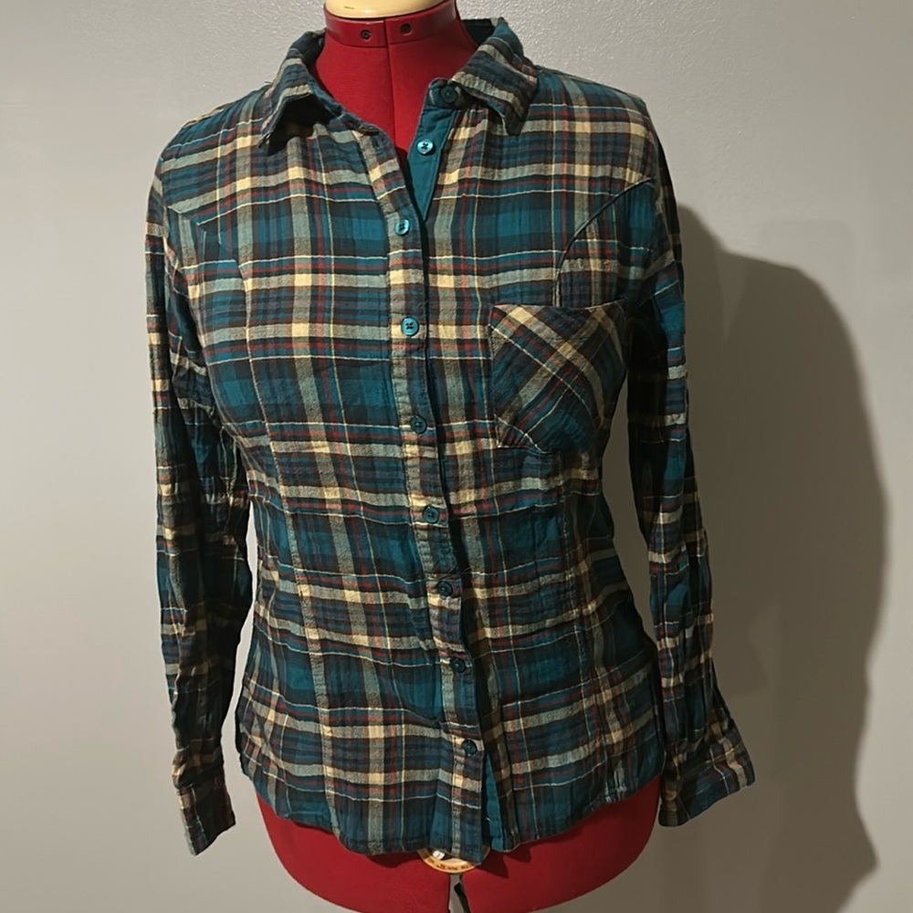 {Maurices} flannel button down shirt